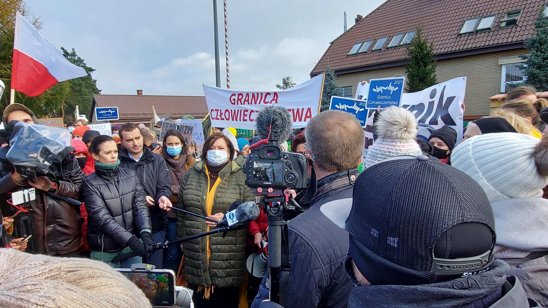 Protest "Matki na Granicę" przed siedzibą SG w Michałowie