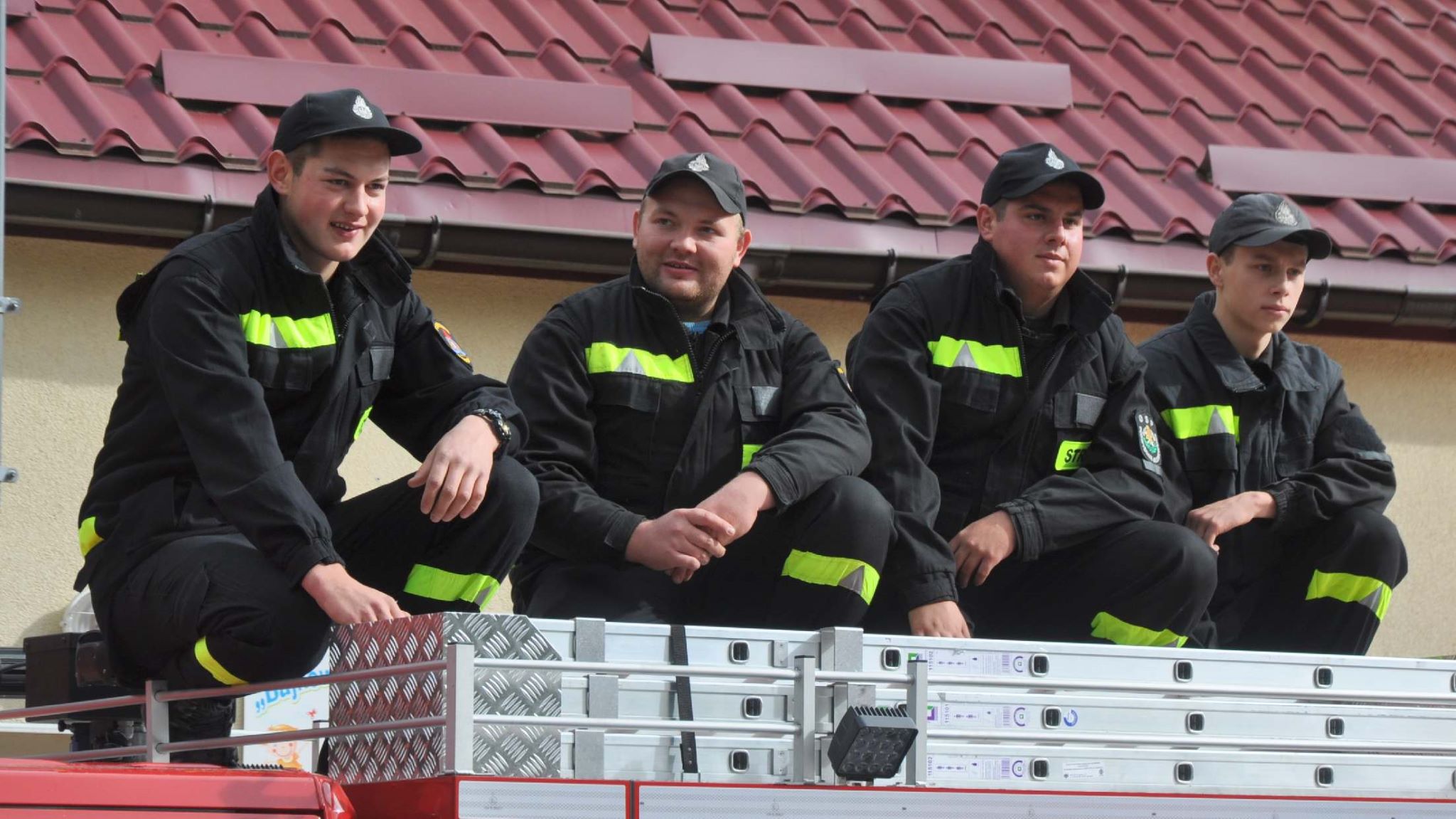 Wóz strażacki dla ochotników z gminy Jeleniewo