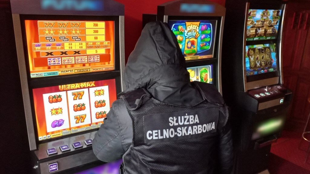 Podlaska KAS zlikwidowała salon gier hazardowych w Łomży
