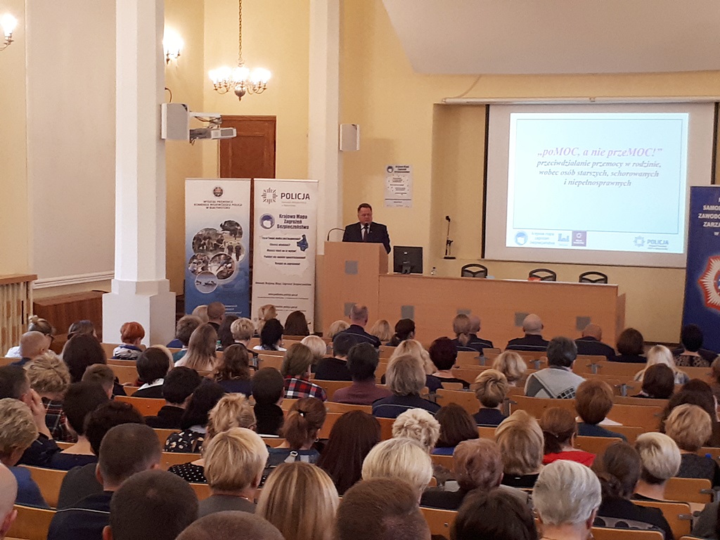 "poMOC, a nie przeMOC" - podlaski program zwracający uwagę na problem przemocy wobec seniorów