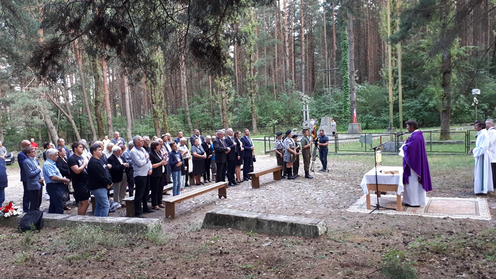 W Lesie Bacieczkowskim upamiętniono ofiary II wojny światowej