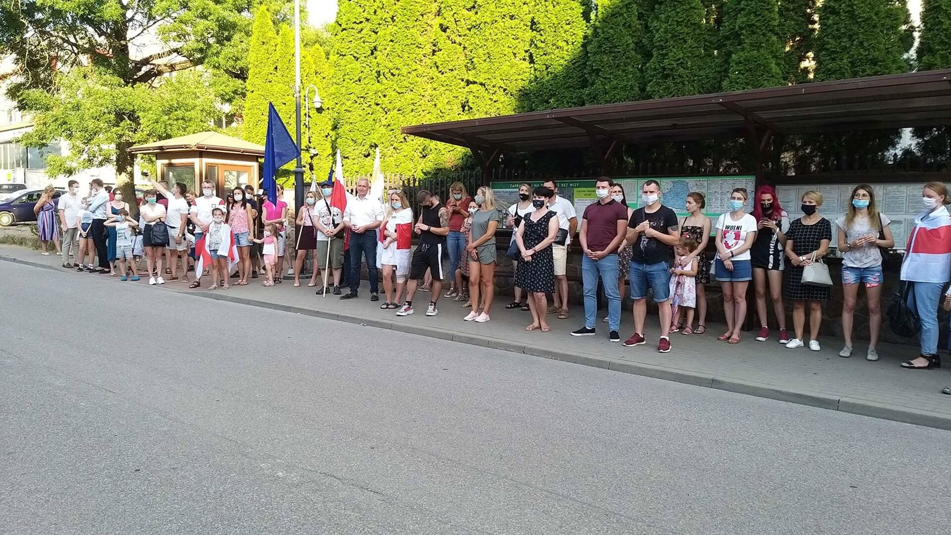 Białorusini mieszkający w Białymstoku wsparli swoich rodaków - protestowali przed budynkiem konsulatu