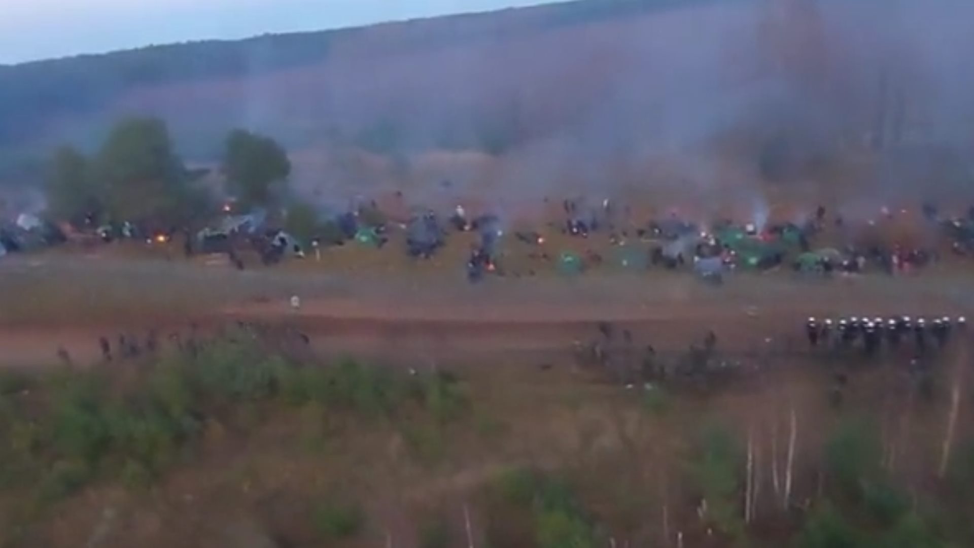 SG: cudzoziemcy po stronie białoruskiej spakowali się i opuszczają obozowisko