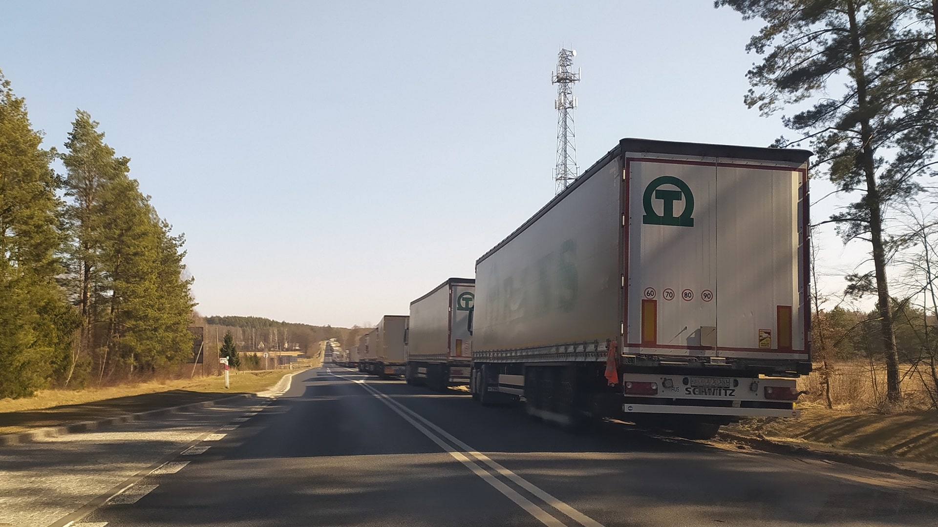 200 ciężarówek w kolejce przed przejściem w Bobrownikach