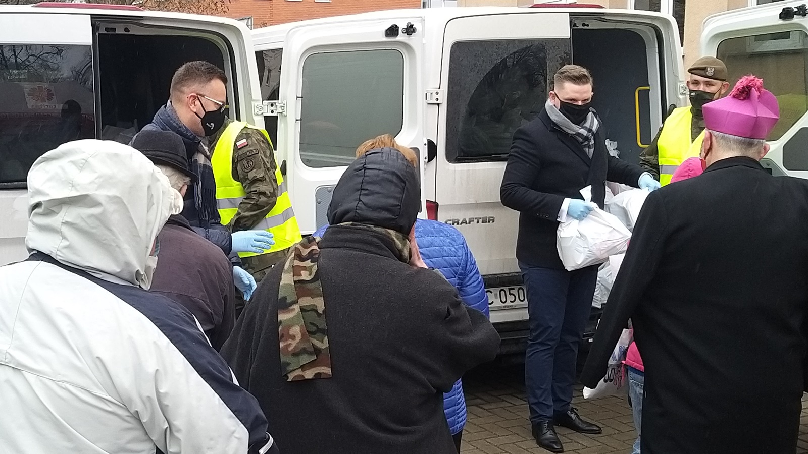 Paczki zamiast tradycyjnego śniadania wielkanocnego dla potrzebujących w Białymstoku