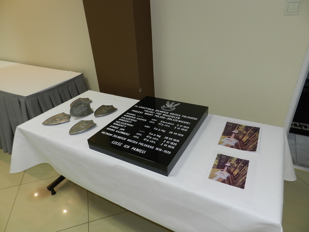 Tablica poświęcona polskim żołnierzom w białoruskim kościele