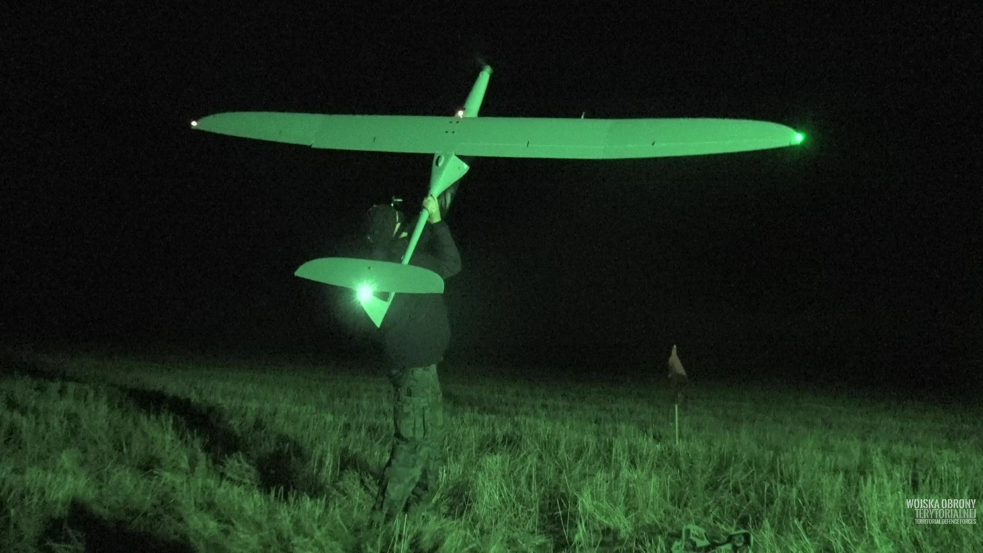 Terytorialsi przy użyciu statków powietrznych pomagają patrolować granicę [wideo]