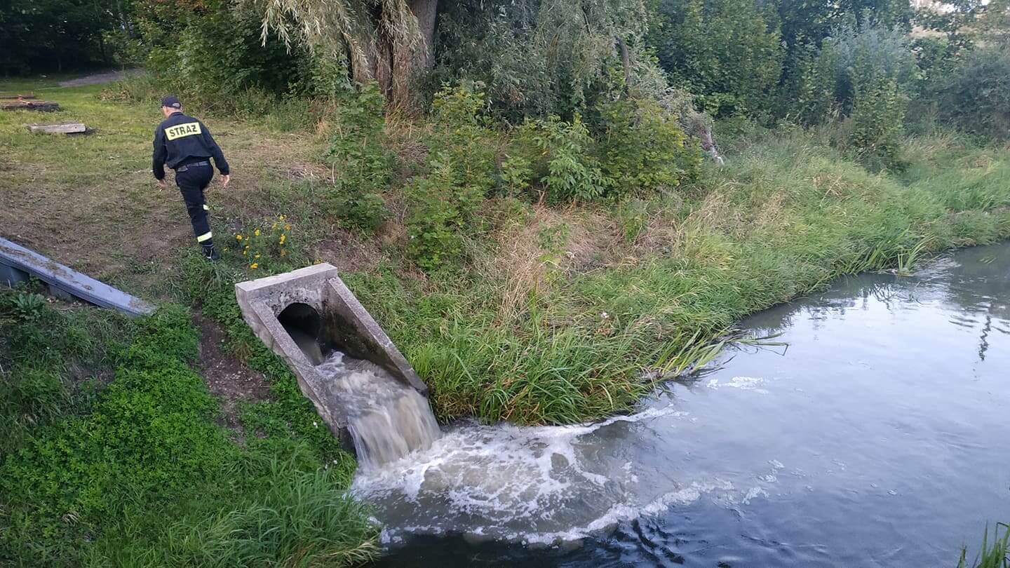 Prokuratury umorzyła postępowanie ws. wycieku 180 tysięcy litrów ścieków do Czarnej Hańczy