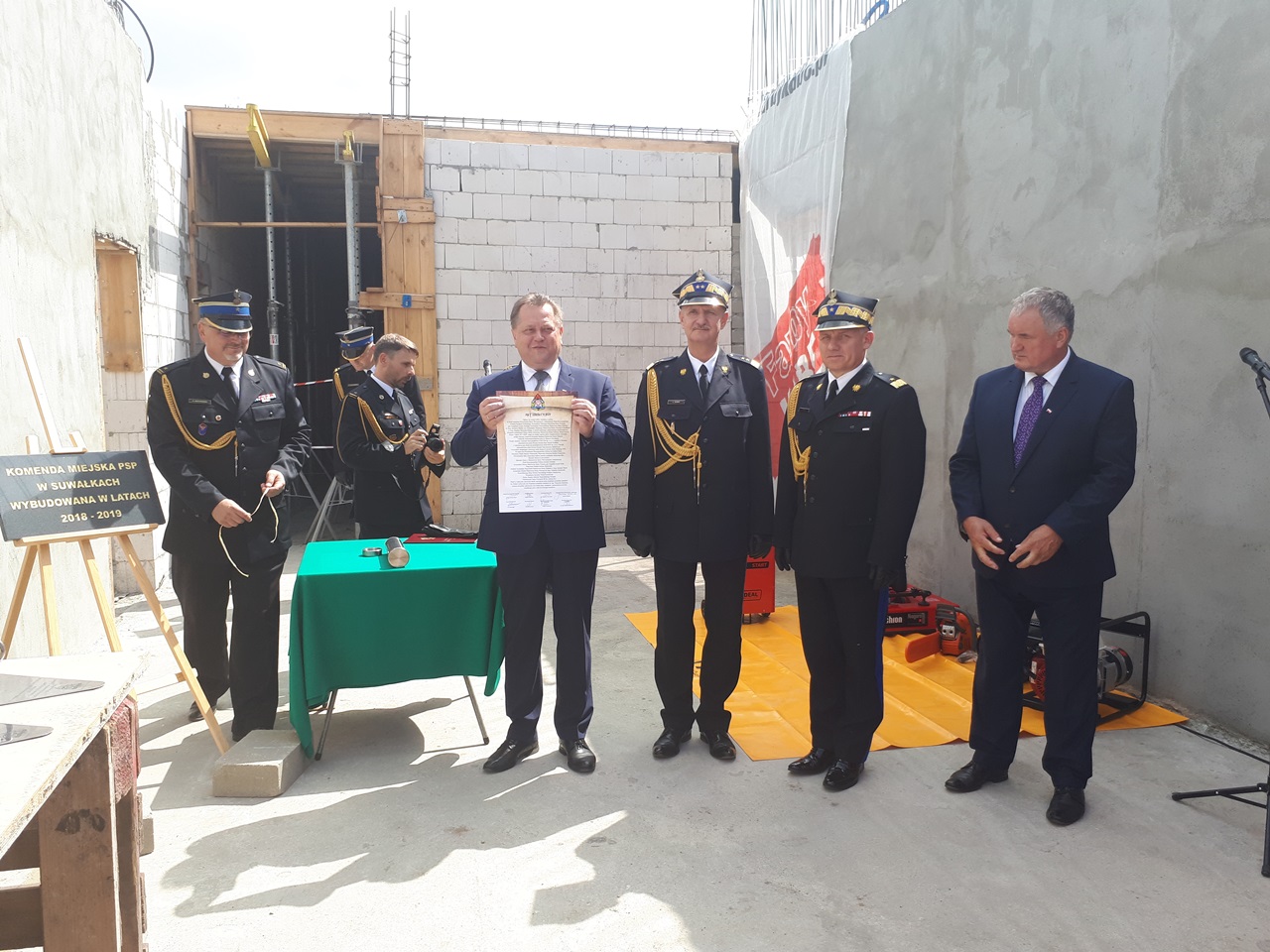 Wmurowano akt erekcyjny w budowę Komendy Miejskiej PSP w Suwałkach