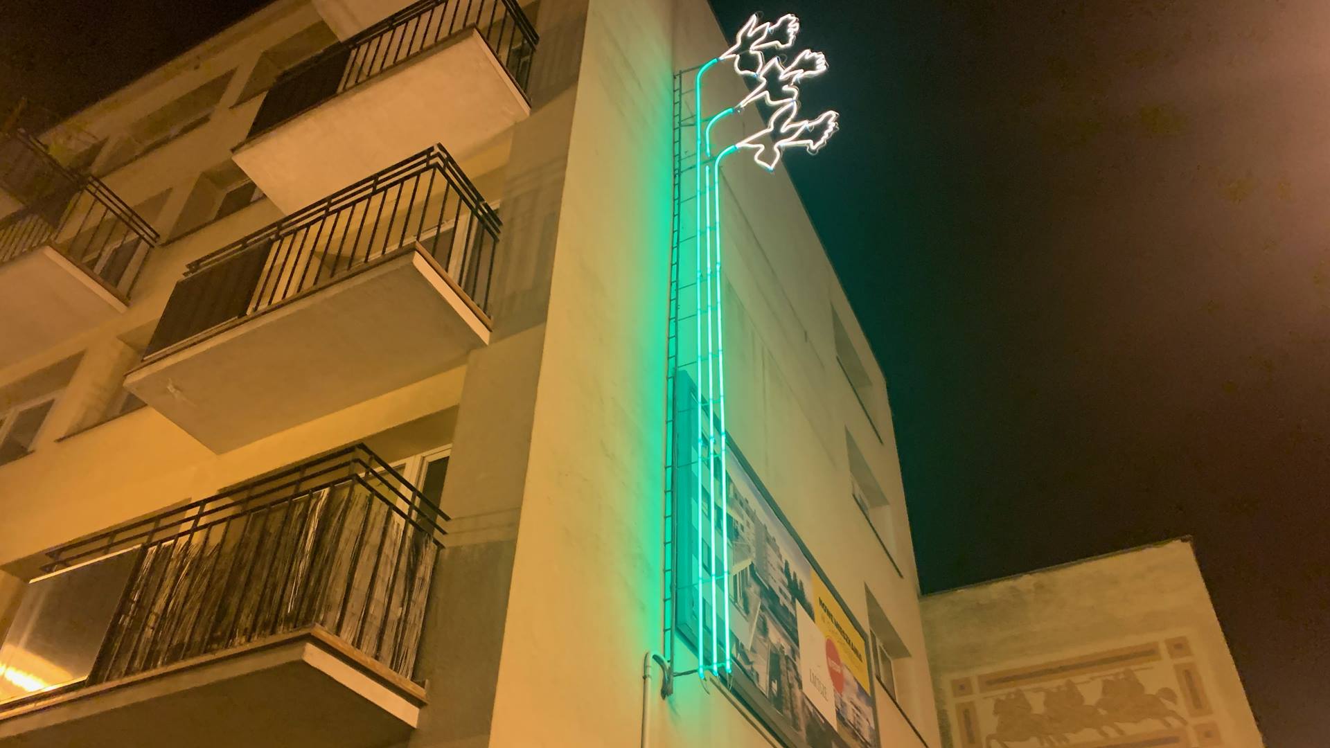 W Białymstoku zgasł neon Żonkil, ale niebawem ponownie rozświetli plac przed białostocką katedrą