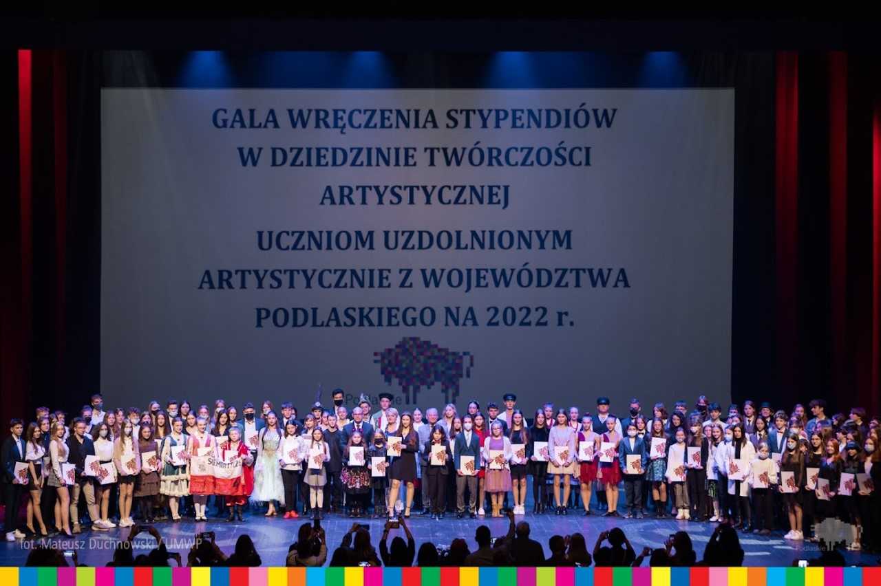 150 osób odebrało stypendia zarządu województwa podlaskiego