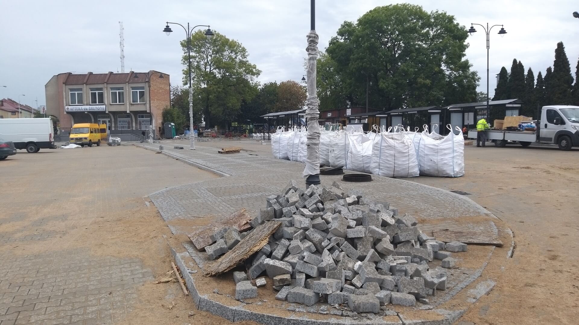 W połowie października ma być już gotowe centrum przesiadkowe w Łapach