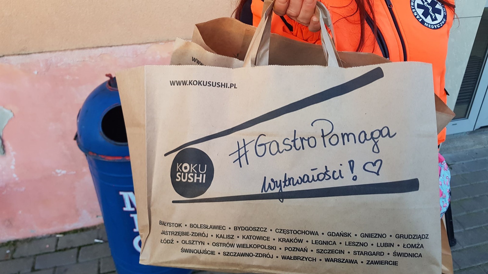 Białostoccy restauratorzy za darmo dostarczają posiłki pracownikom służby zdrowia