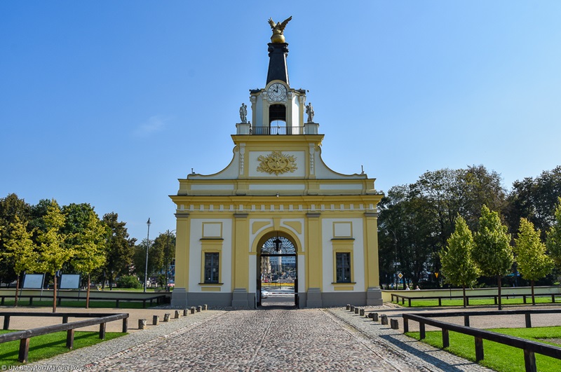 Brama Pałacu Branickich - 300-letni zegar i centrum informacyjne w jednym