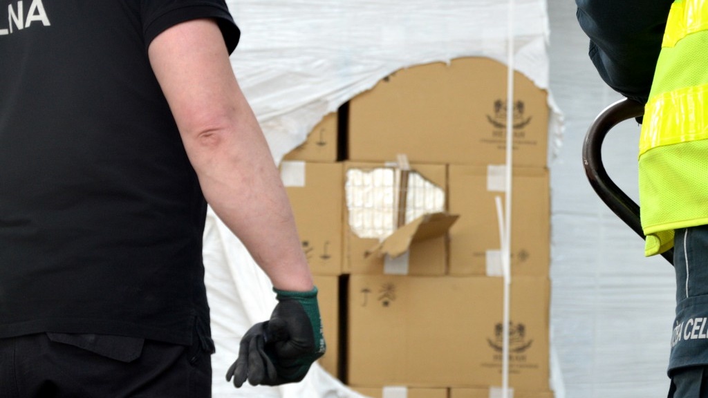 Zamiast wełny mineralnej papierosy warte blisko 10 mln zł - podlaska KAS udaremniła przemyt