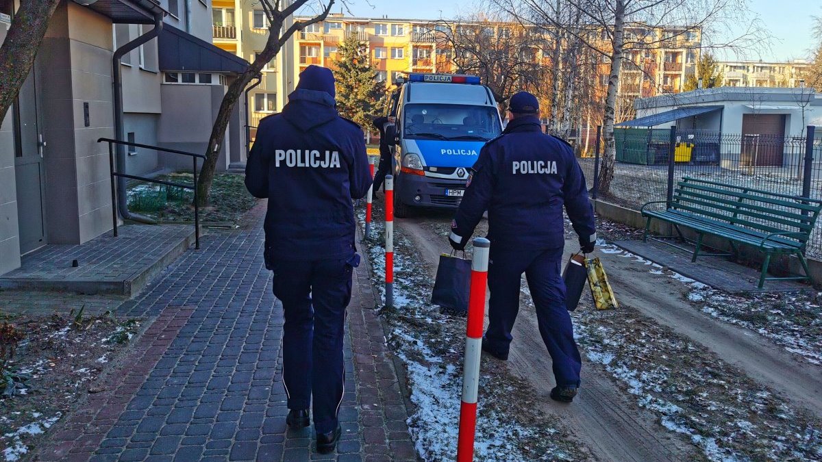 "Niebieska paczka" od łomżyńskich policjantów dla samotnej matki