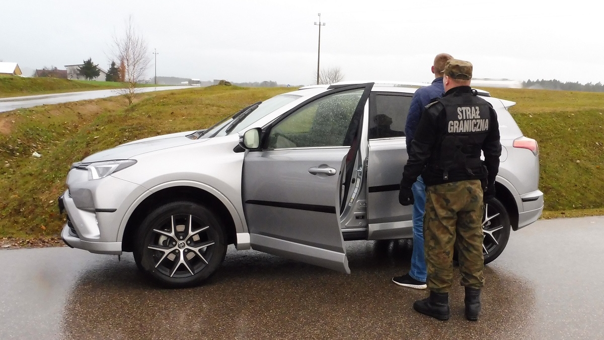 Mieszkańcy Płaskiej skarżą się na zły stan drogi w pobliżu siedziby Straży Granicznej