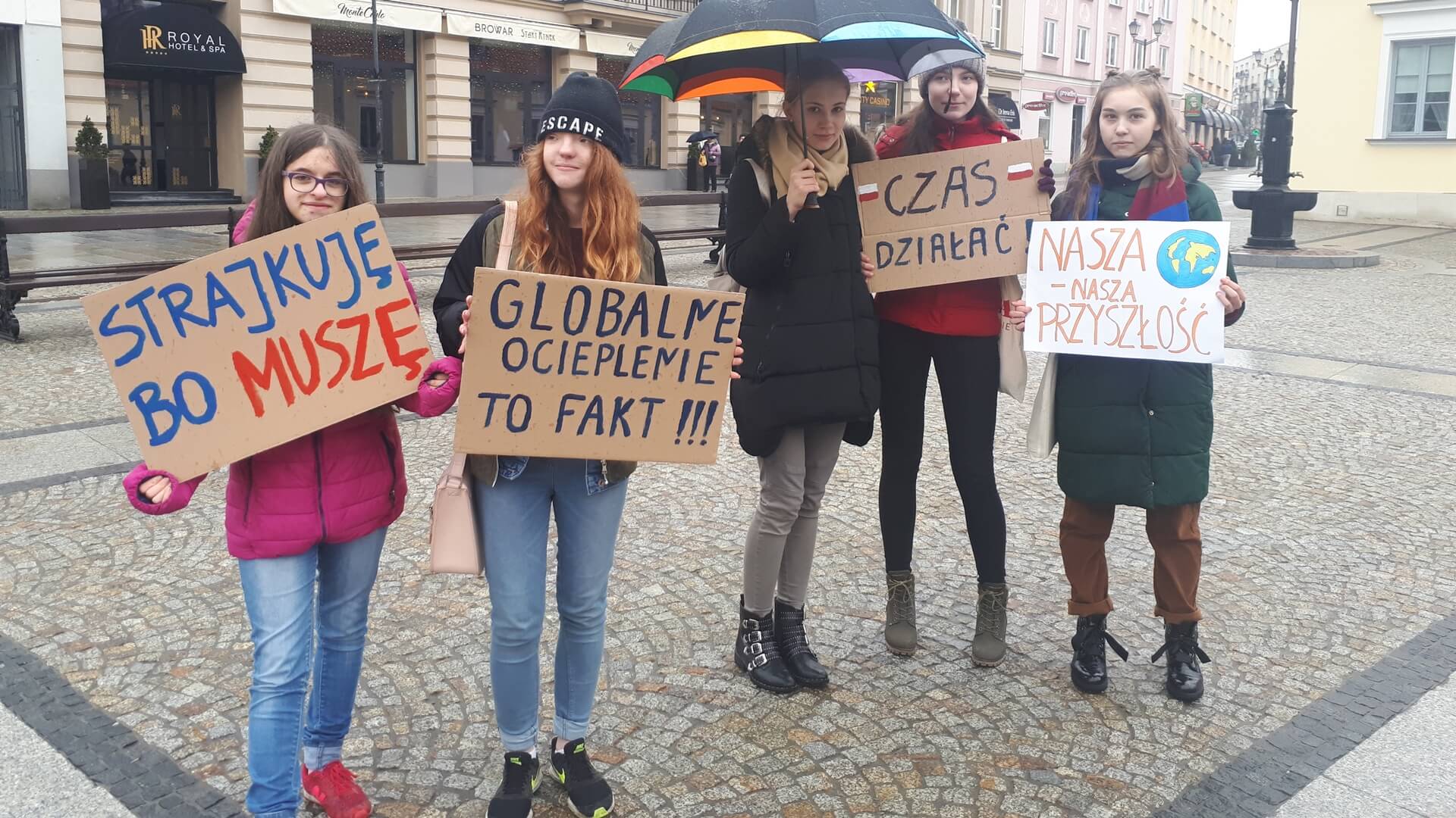 Uczestnicy Młodzieżowego Strajku Klimatycznego nie mogą demonstrować na ulicach - zrobią to online
