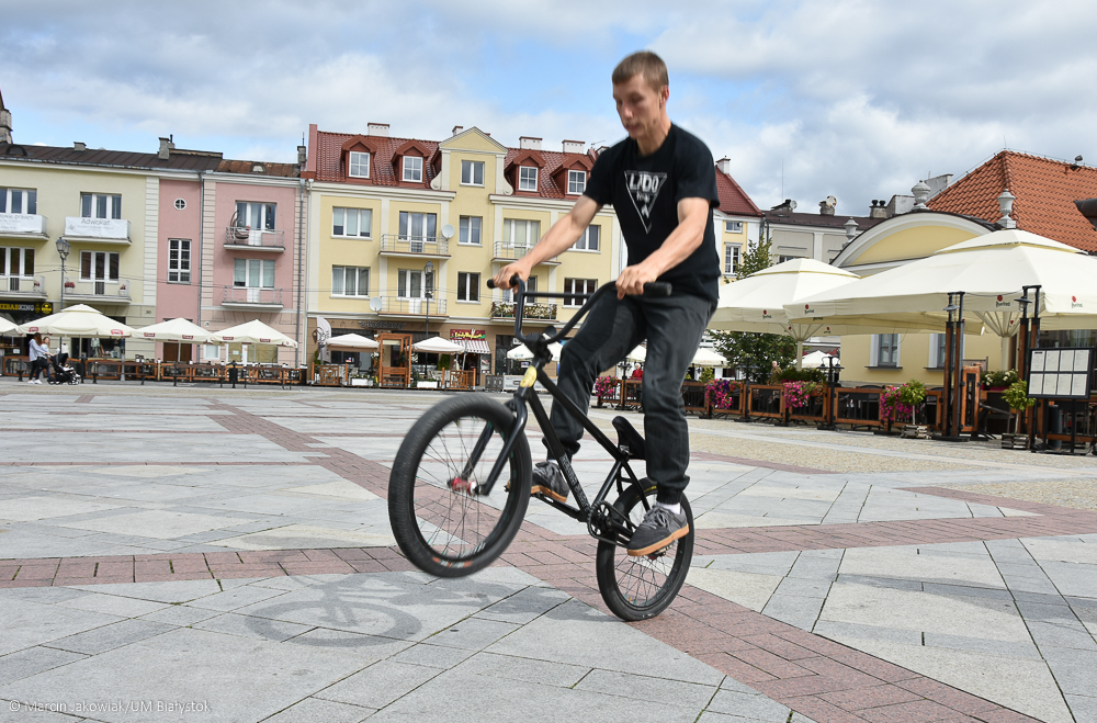 Rywalizują zawodnicy z Polski i zagranicy - ekstremalna jazda na BMX-ach w Białymstoku