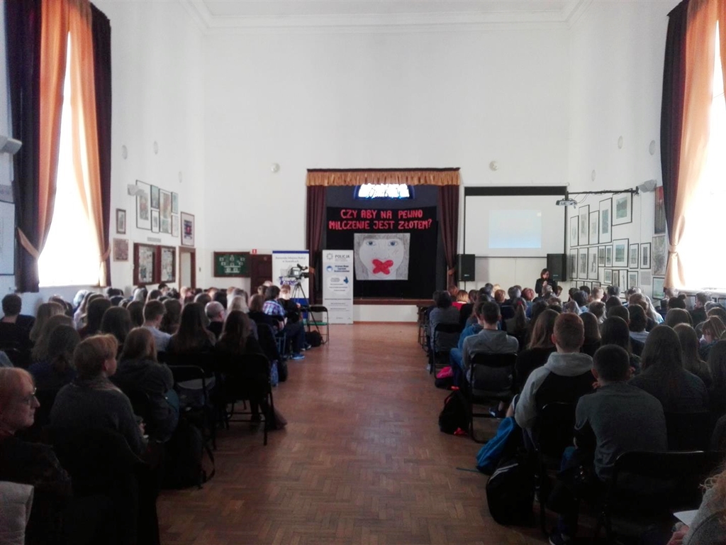 Atrakcyjna praca za granicą może być przykrywką handlu ludźmi - twierdzą eksperci