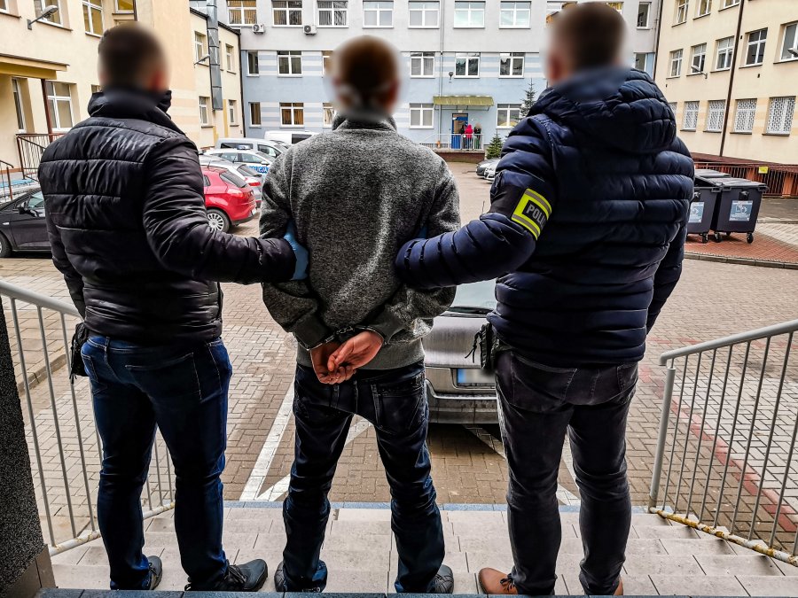 Białystok: Ukradł piwo i groził ekspedientce nożem