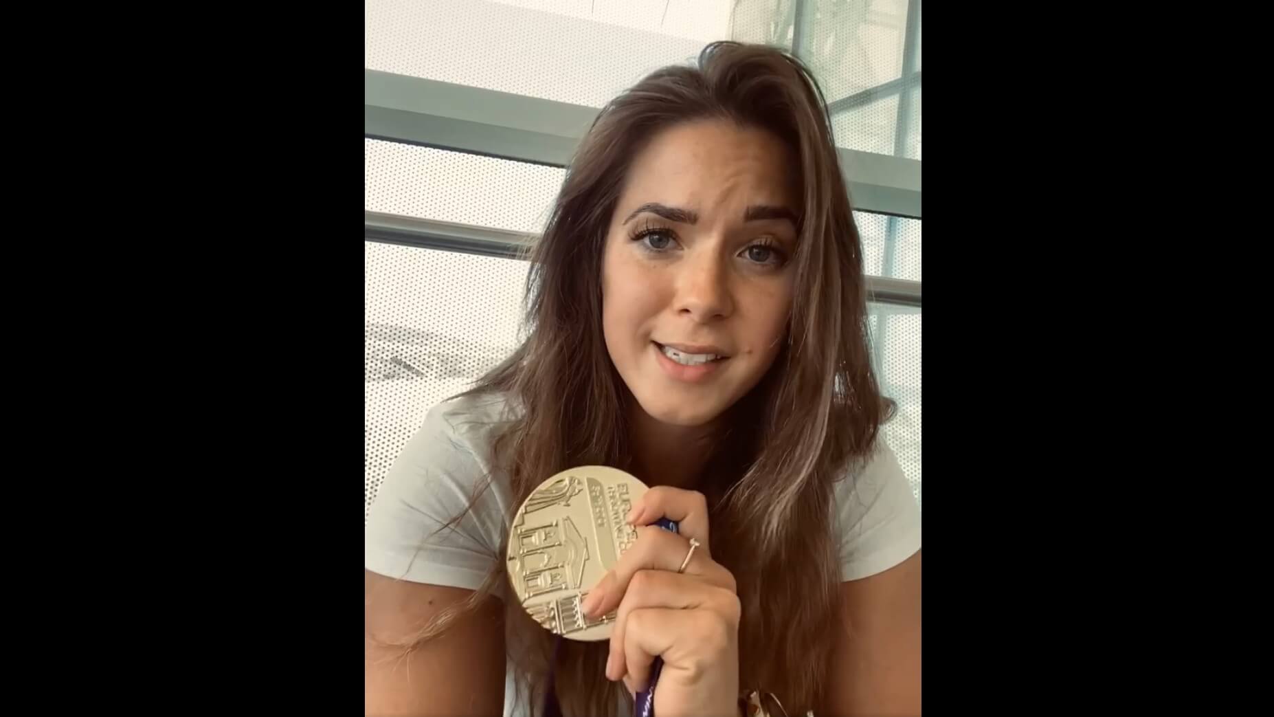 Maria Andrejczyk oficjalnie przekazała złoty medal zdobyty w Splicie na licytację dla chorego Antosia Kuczyńskiego z Sejn