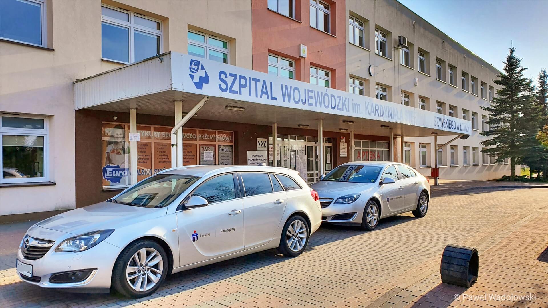 Bank PKO BP przekazał samochody szpitalowi w Łomży