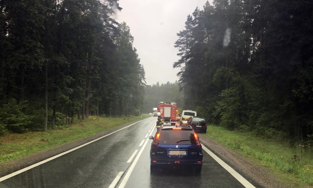 4 osoby ranne w wypadku na drodze krajowej nr 8 [zdjęcia]