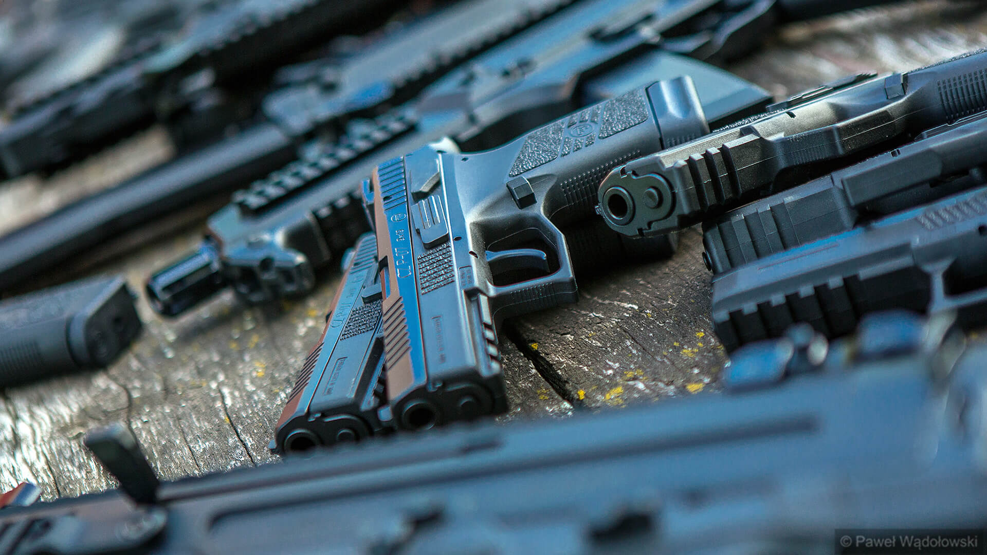 Prokuratura wyjaśnia okoliczności śmierci młodego mężczyzny, który postrzelił się na strzelnicy w Białymstoku