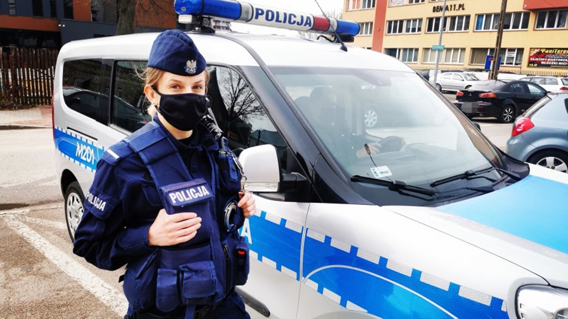 Białostoccy policjanci pomogli kierowcy, który złamał przepisy ruchu drogowego