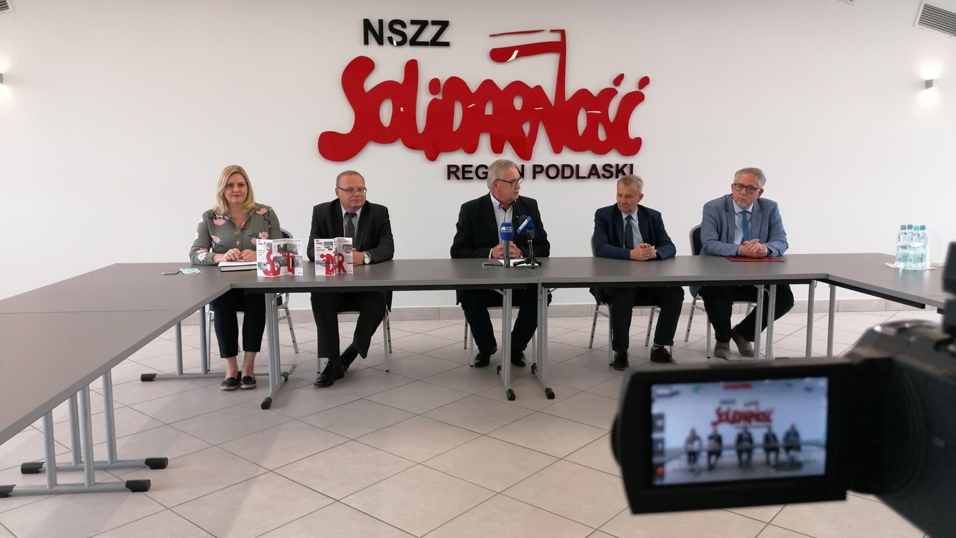 Wystawy, publikacje i tablica w Białymstoku w 40. rocznicę powstania NSZZ "Solidarność"