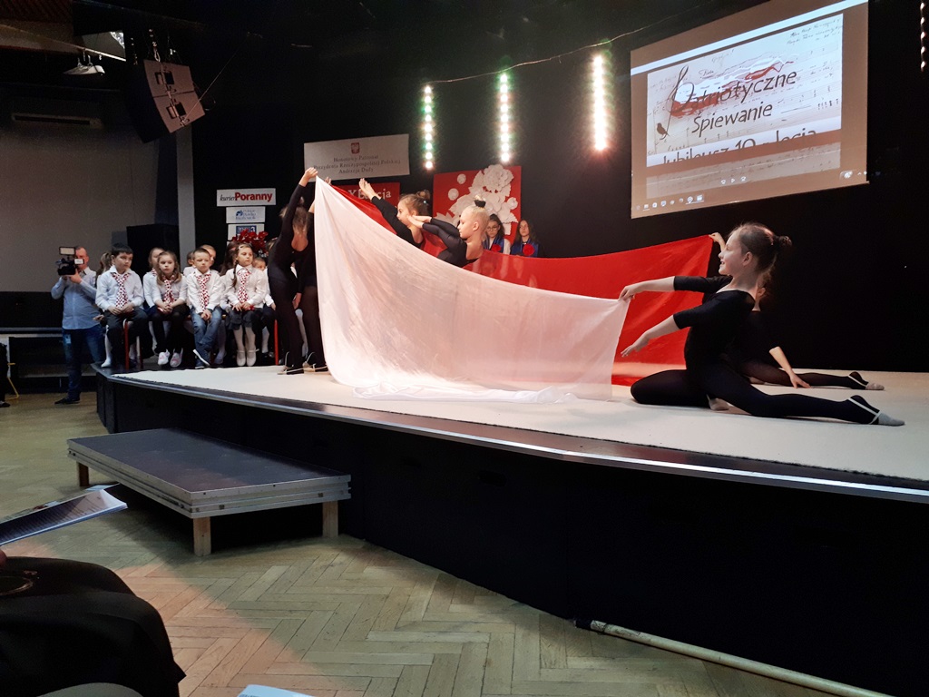 "Patriotyczne śpiewanie" w Wojewódzkim Ośrodku Animacji Kultury przed Świętem Niepodległości