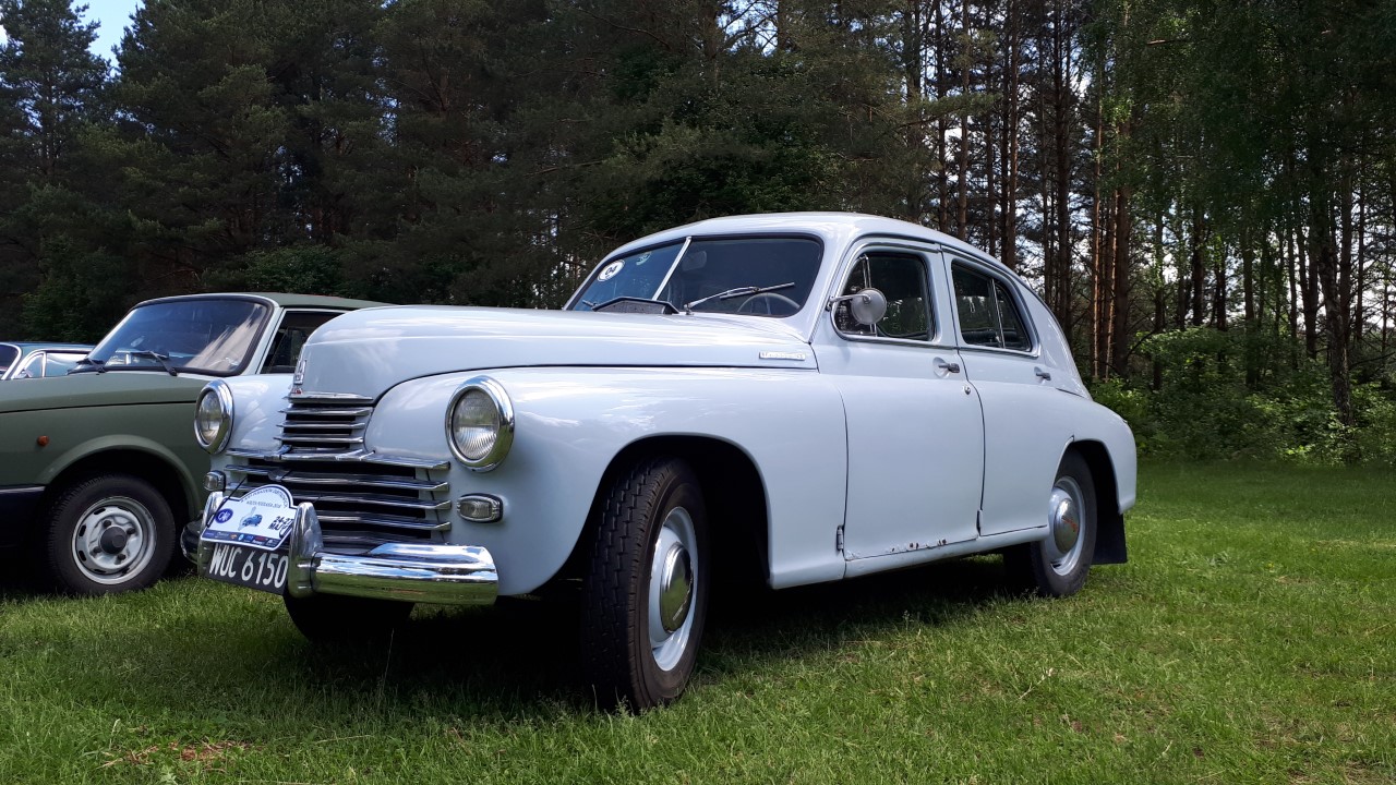 30 załóg bierze udział w rajdzie pojazdów zabytkowych - Wrota Podlasia