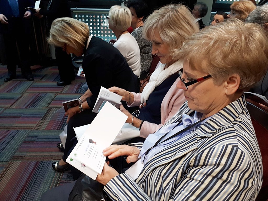 Odbiór indeksów i uroczyste ślubowanie na Uniwersytecie Zdrowego Seniora na UMB