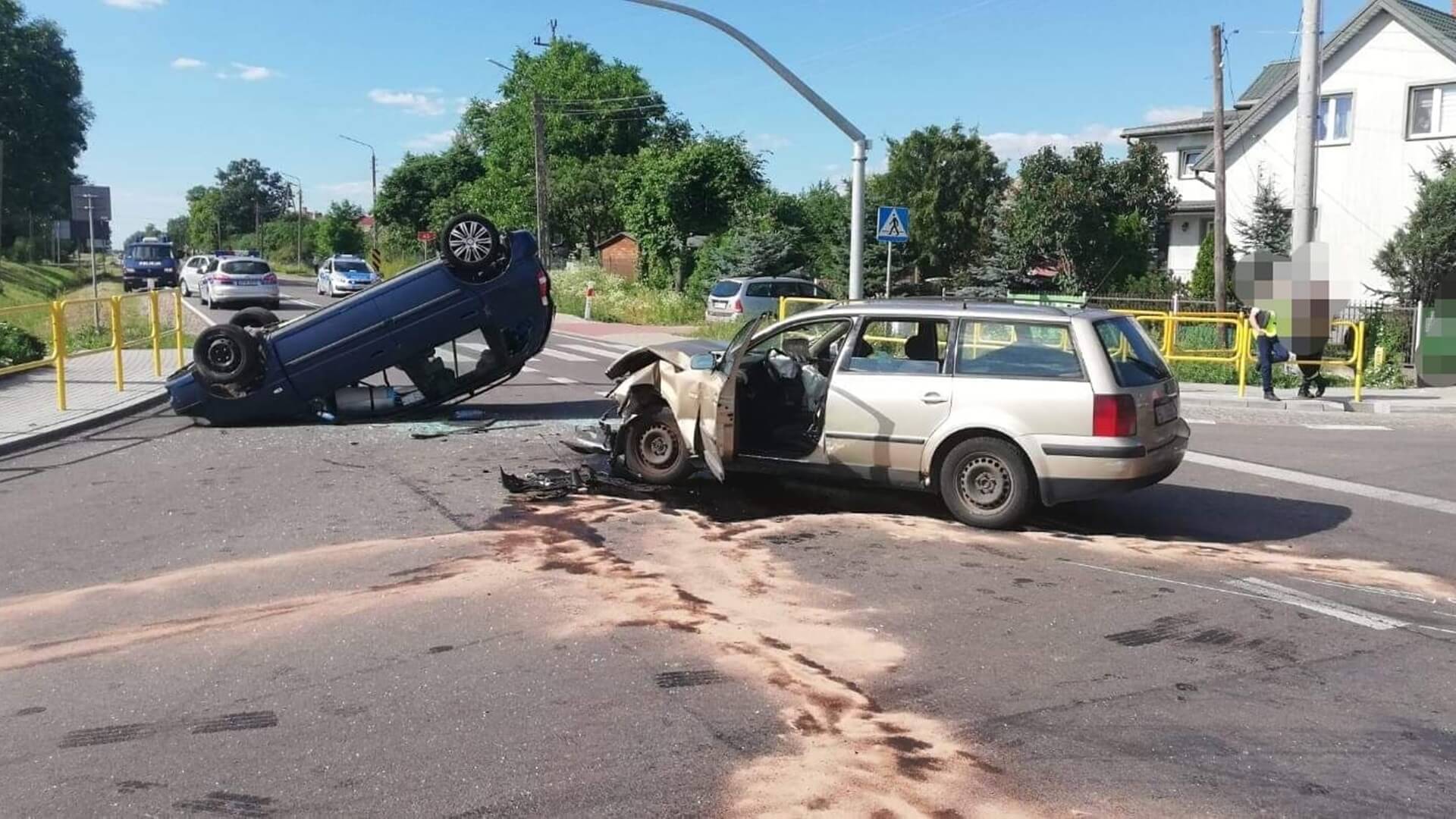 Wypadek na drodze krajowej nr 65 w Knyszynie - cztery osoby trafiły do szpitala