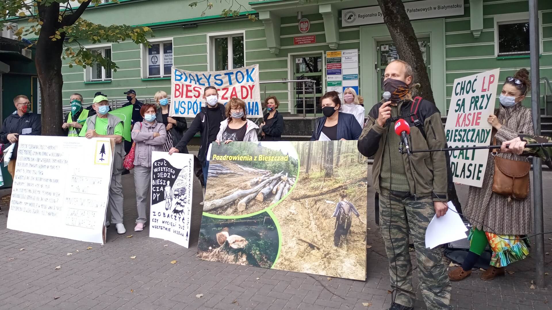 Protest przeciwko wycince drzew Puszczy Karpackiej - białostoccy społecznicy złożyli petycję