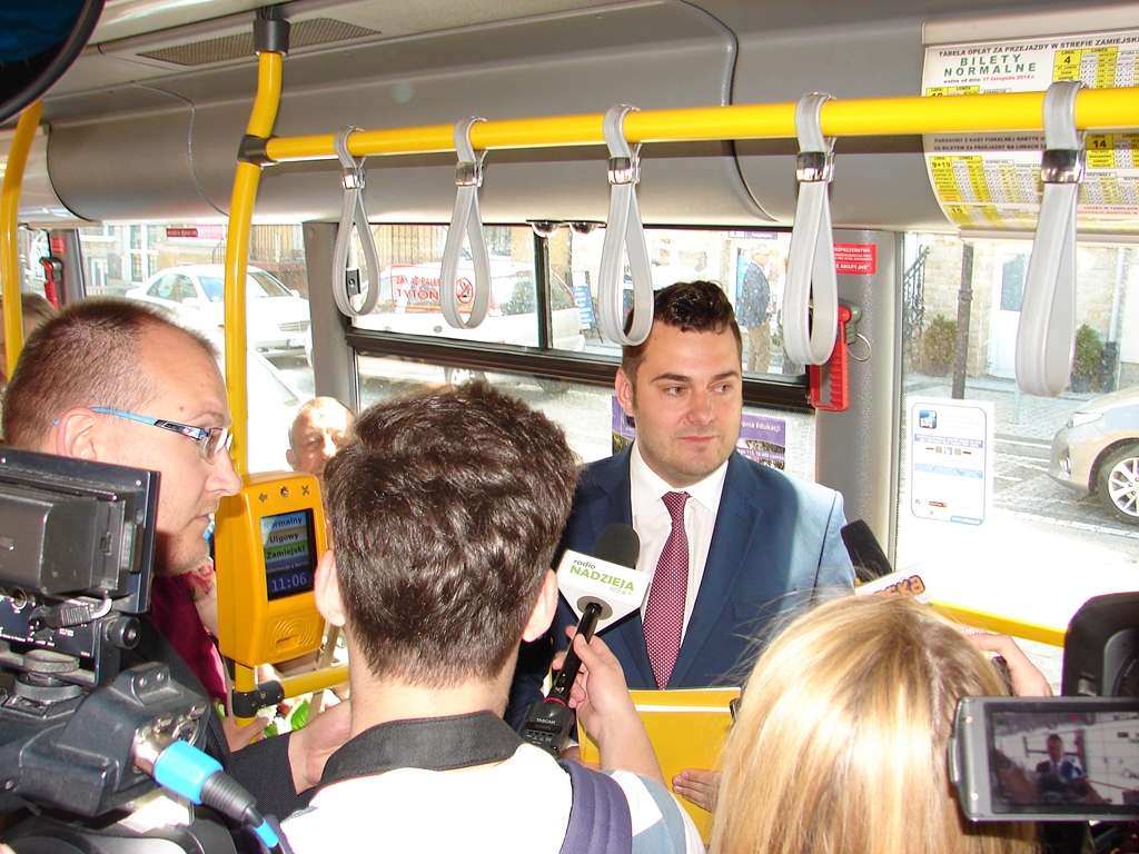 Bezpłatne przejazdy komunikacją miejską w Łomży po przejściu na emeryturę - to propozycja prezydenta miasta
