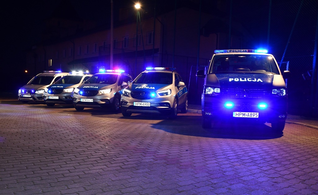 Zastąpią stare i wysłużone pojazdy – podlascy policjanci otrzymali nowe radiowozy