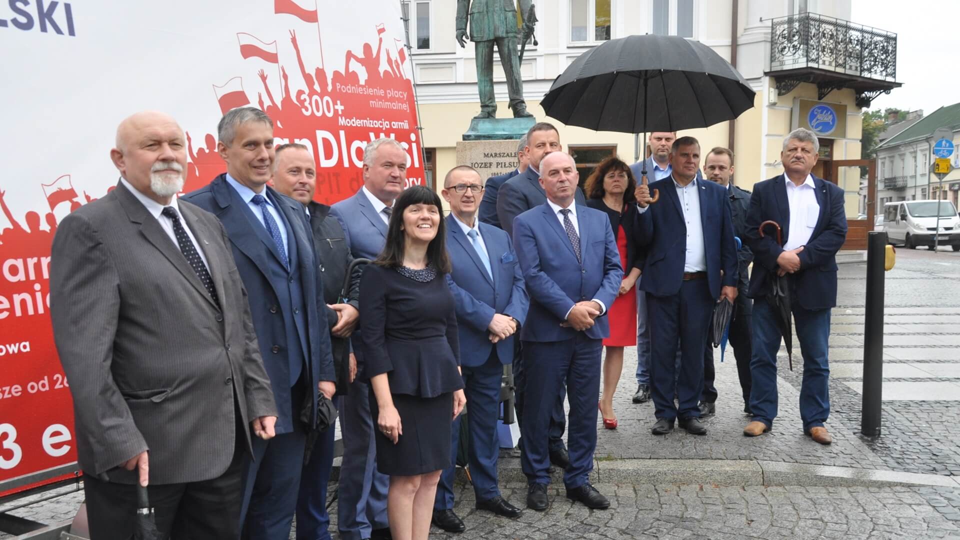 PiS przedstawiło w Suwałkach i Grajewie swoich kandydatów w nadchodzących wyborach