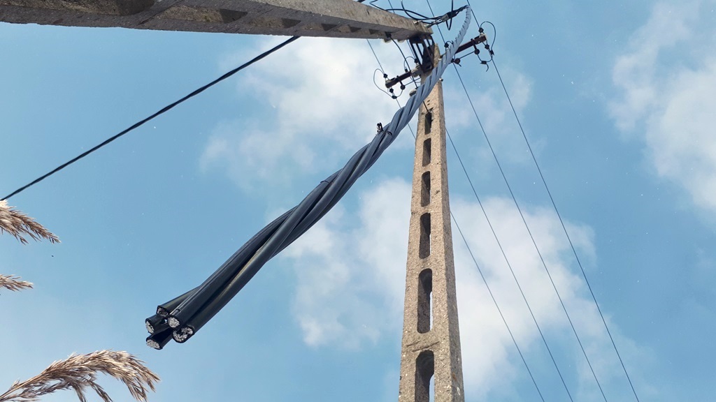 Nowe latarnie nie działają. "Służą jako ozdoba" - mówią mieszkańcy wsi Łubniki