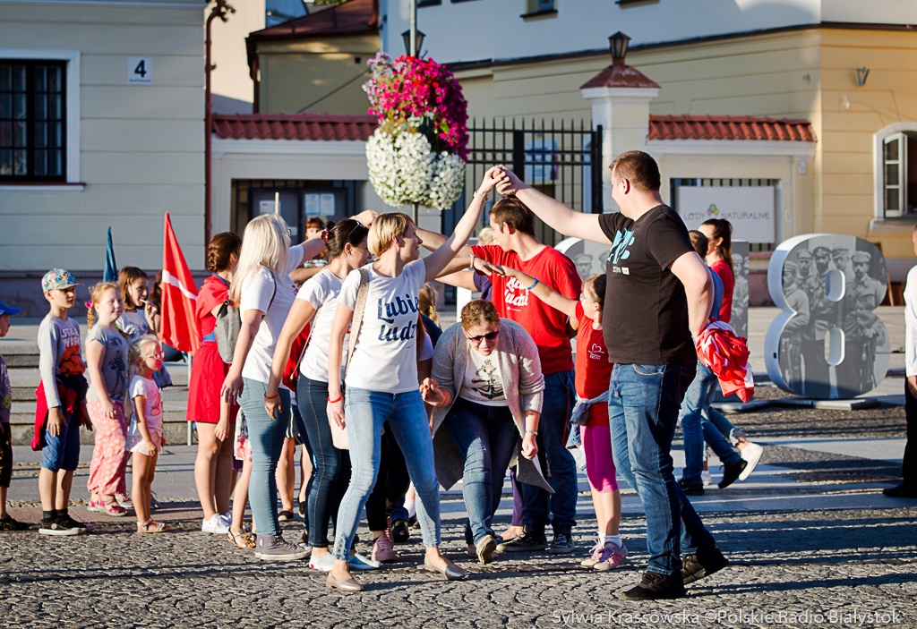 Studniówka Szlachetnej Paczki na Rynku Kościuszki w Białymstoku