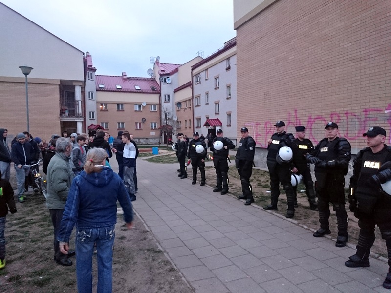 Białystok:  Policjanci interweniujący na Barszczańskiej nie zostali zawieszeni