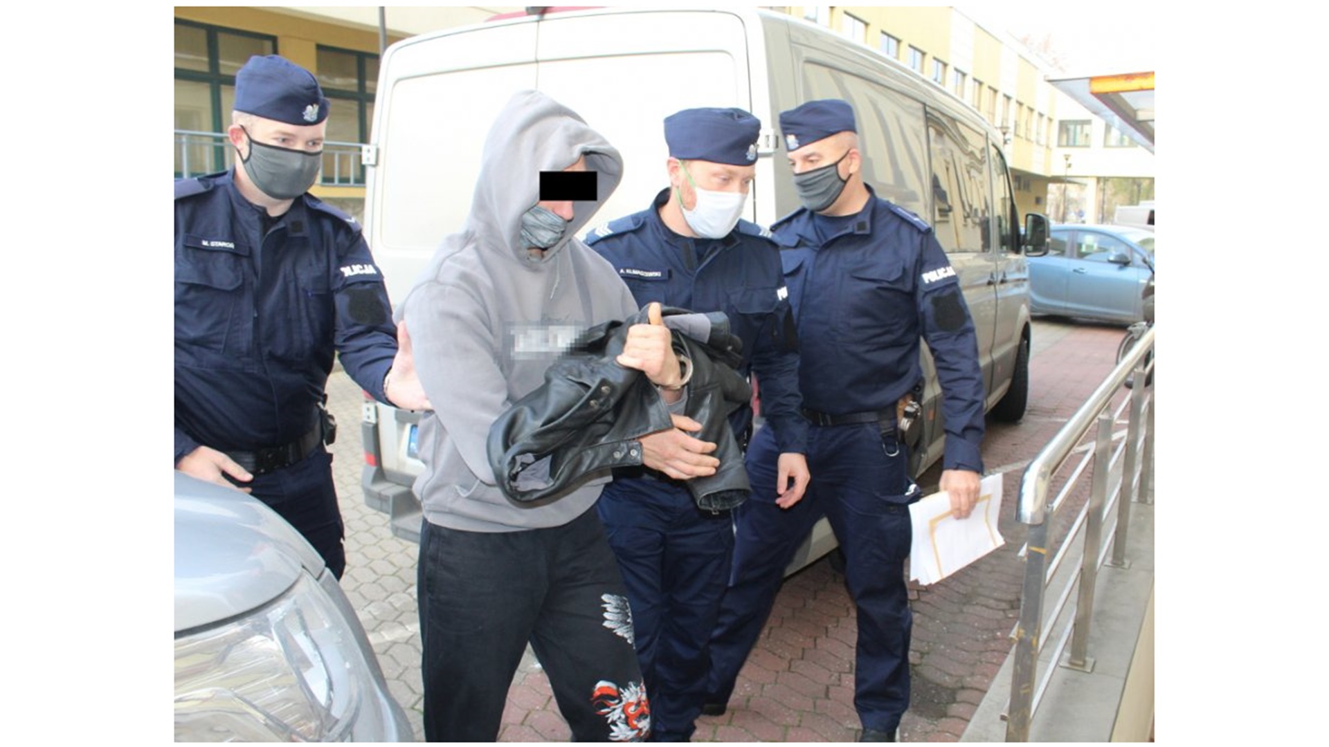 Trzy miesiące aresztu dla mężczyzny, który podpalił racą mieszkanie w Warszawie