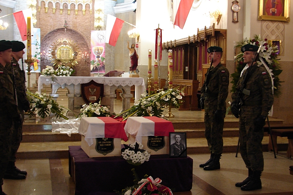 W Zambrowie pochowano szczątki kpt. Władysława Dąbrowskiego