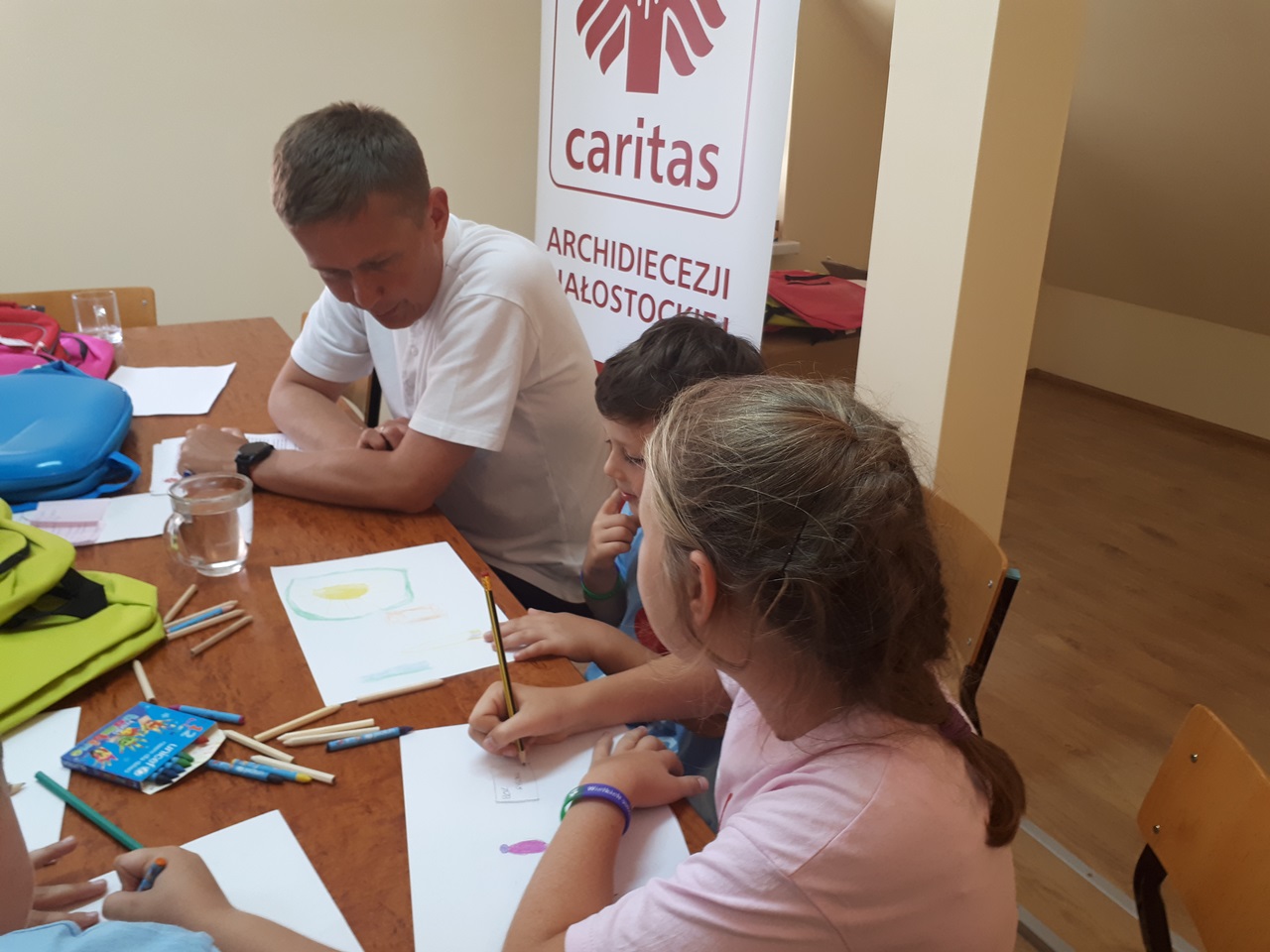 "Tornister pełen uśmiechów" - tym razem Caritas wesprze również dzieci na Białorusi