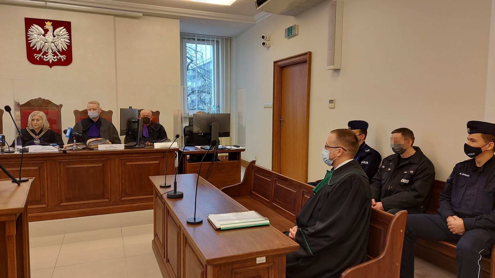 10 lat więzienia za śmiertelne pobicie partnerki i nieudzielenie jej pomocy