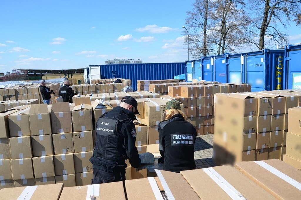 Funkcjonariusze KAS i SG udaremnili rekordowy przemyt papierosów o wartości 37 mln zł
