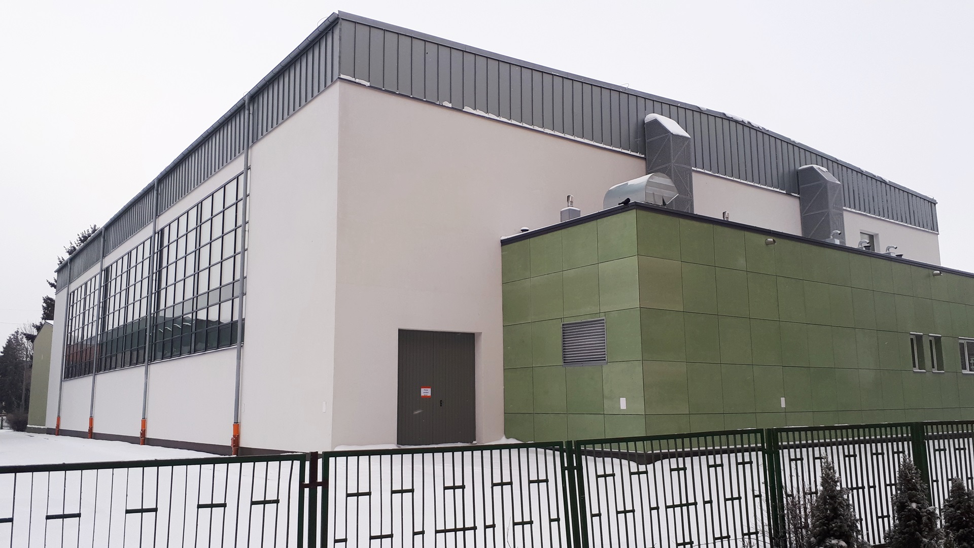 W hali sportowej w Bielsku Podlaskim jest sztuczna nawierzchnia - nie podoba się to koszykarzom