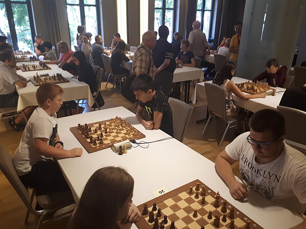 Ponad 300 szachistów na I Międzynarodowym Memoriale imienia Ireny Warakomskiej w Suwałkach