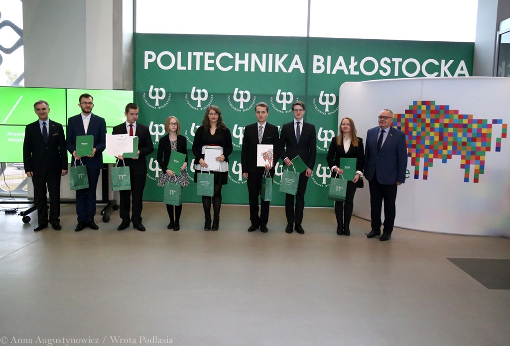 Przyznano stypendia naukowe najzdolniejszym uczniom z podlaskich szkół